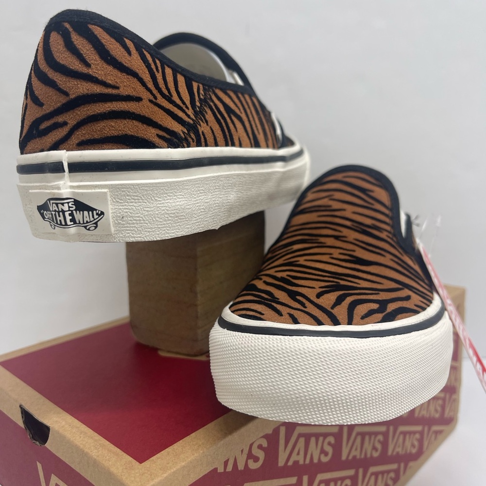 Vans Women’s Slip-On Sf
(Animal Stripes) Black/Marshmallow Sneakers
VN0A5HYQ9ZY - Picture 10 of 16